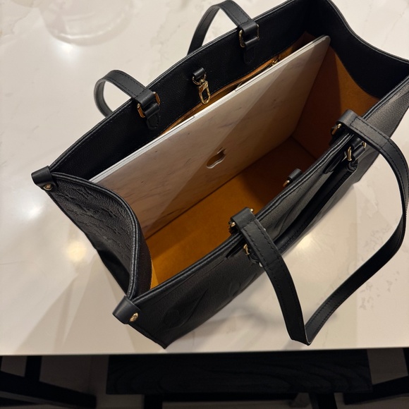 Louis Vuitton Onthego MM Monogram Empreinte Leather - Picture 16 of 16